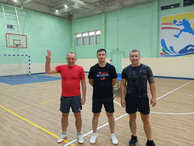 Главное фото новости: Конкурс - три человека на место